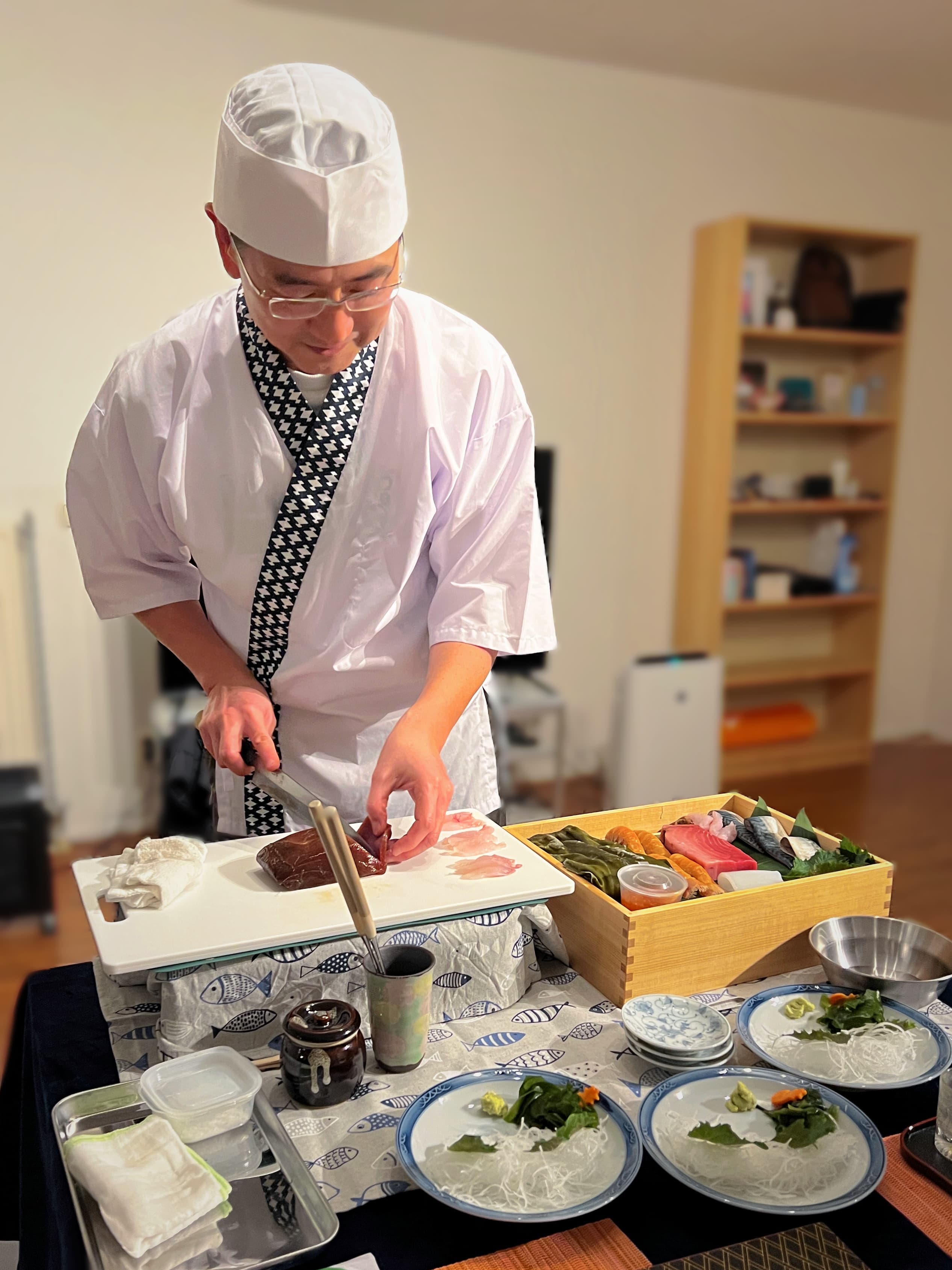Chef preparing sushi, picture 1